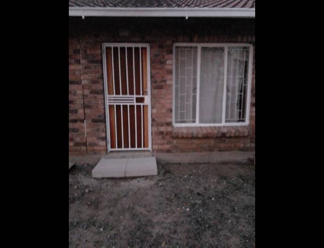 2 BEDROOM HOUSE FOR SALE IN LOURIERPARK
